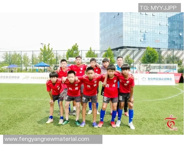 全球足球明星与伴侣的甜蜜瞬间大集合