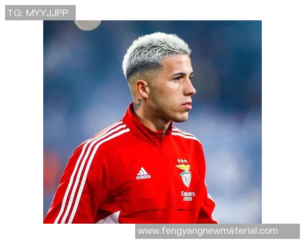 足球明星之子成为豪门赘婿引发热议家庭背景与未来发展备受关注