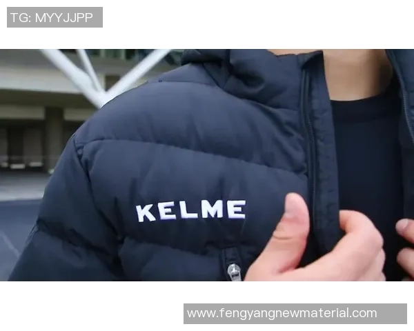 足球明星棉服外套时尚潮流新选择让你在寒冬中也能尽显运动风范